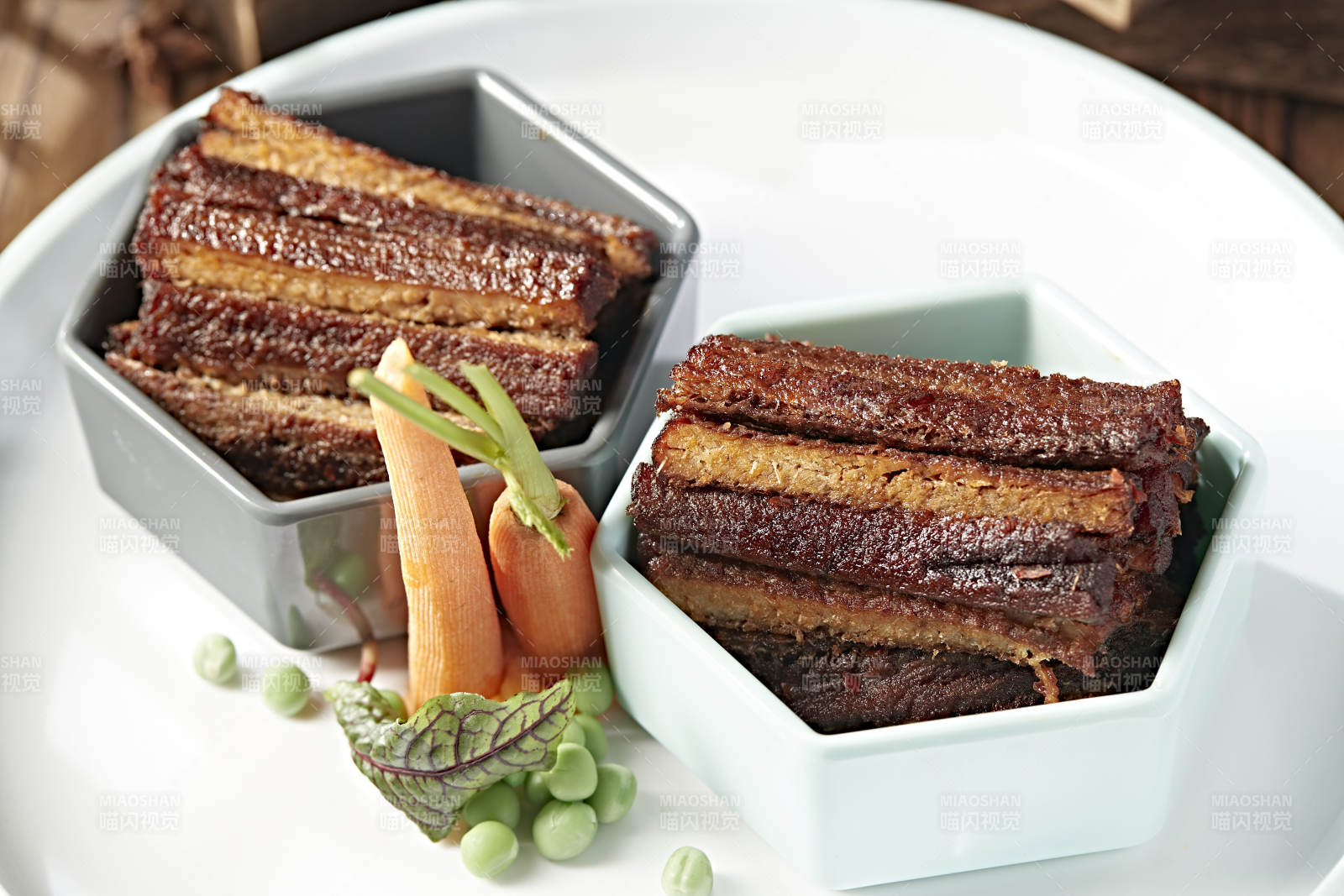 制作精良的凉菜酥骨酱香带鱼图片