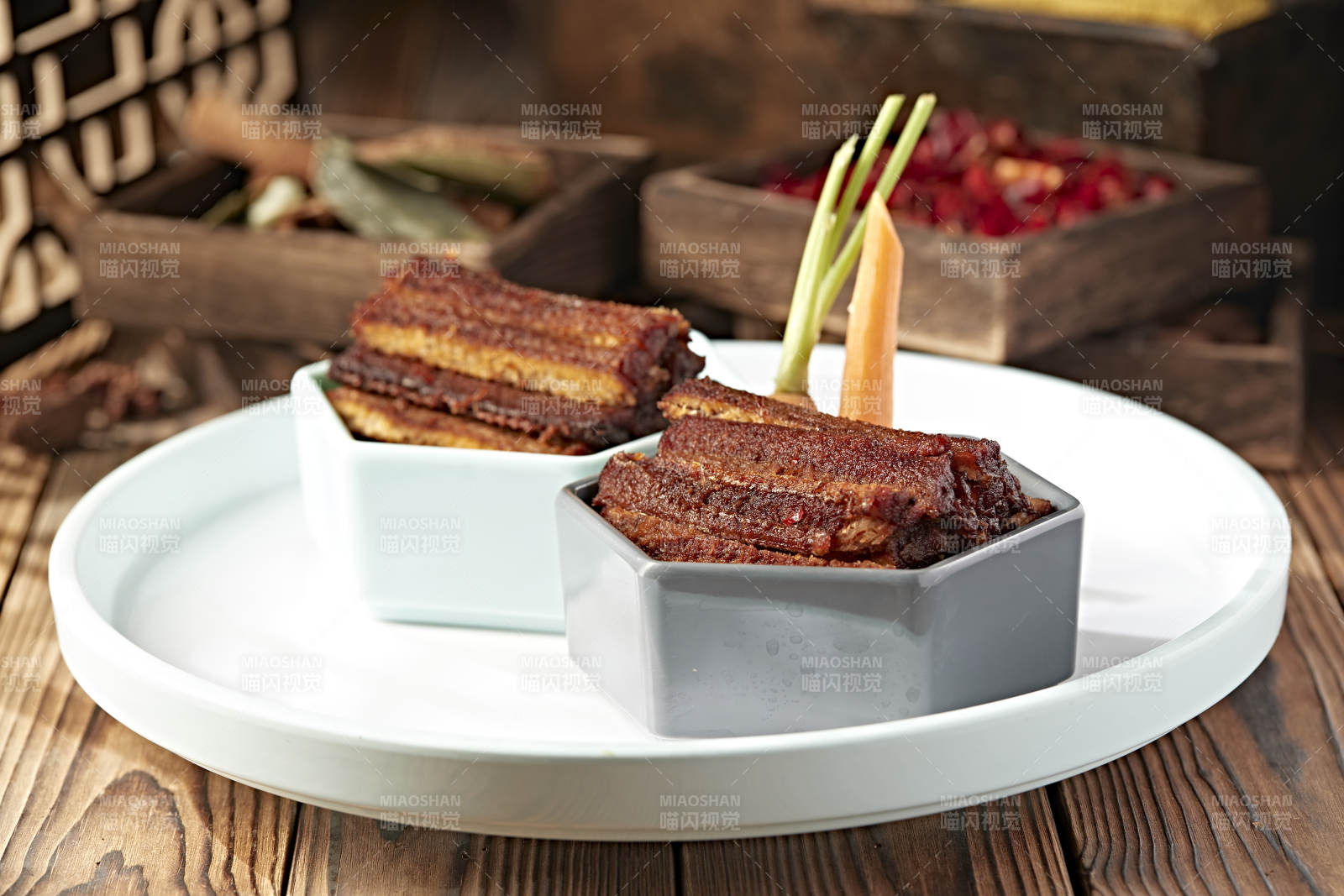 制作精良的凉菜酥骨酱香带鱼图片