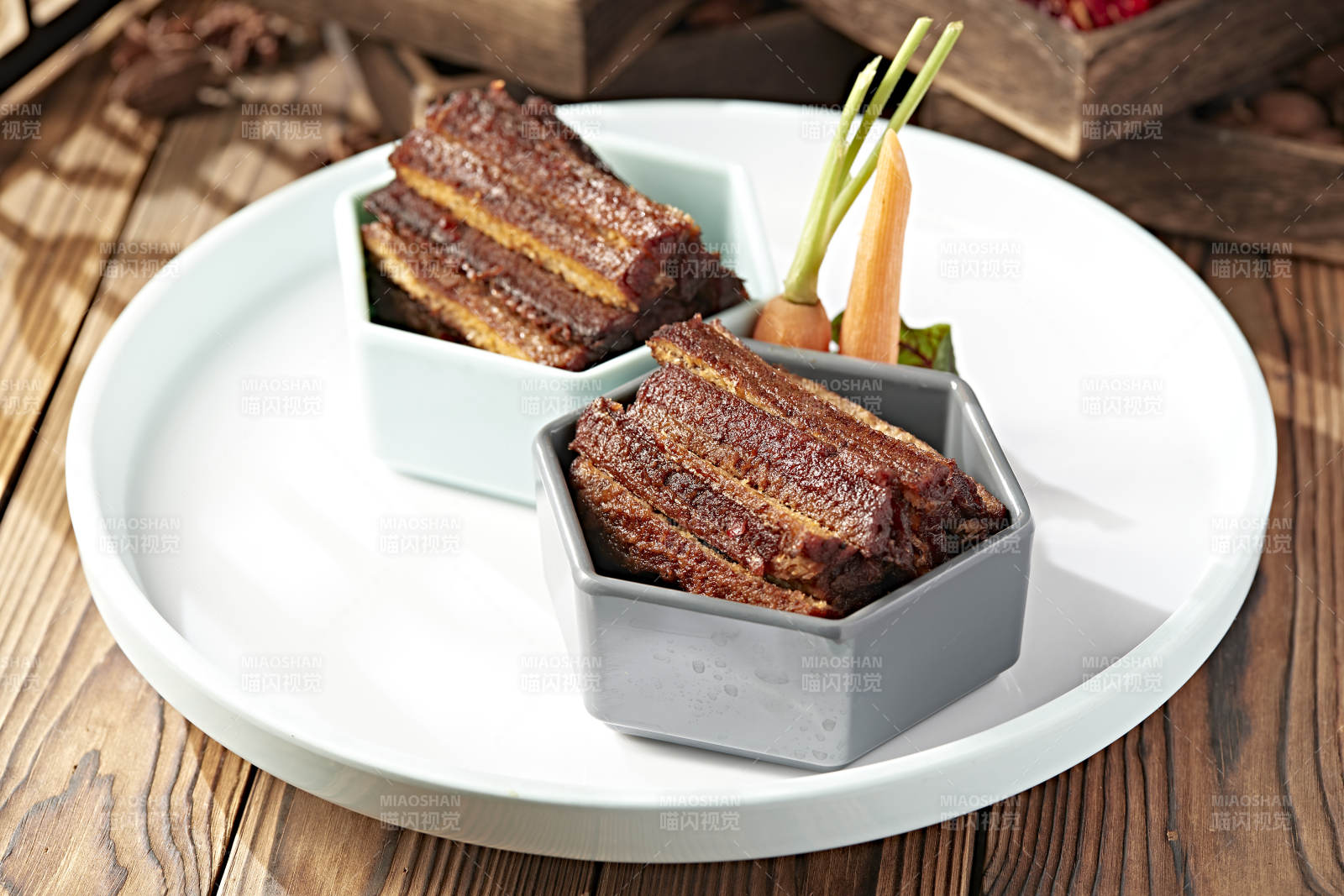 制作精良的凉菜酥骨酱香带鱼图片