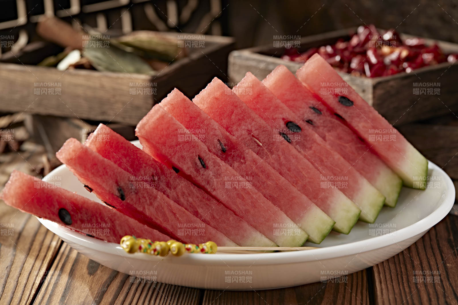 一盘切好的美味麒麟西瓜图片