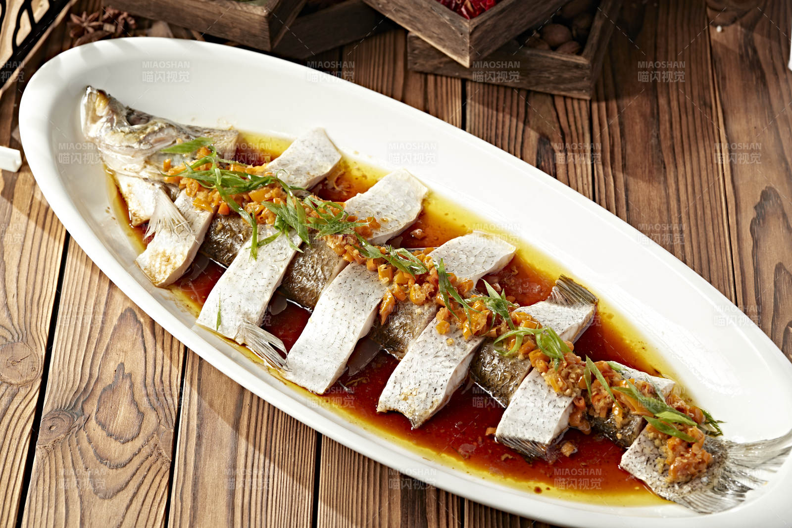 香辣灯笼椒剁椒蒸白鱼图片