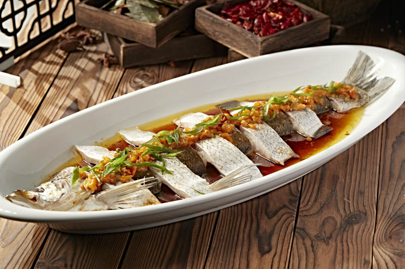香辣灯笼椒剁椒蒸白鱼图片