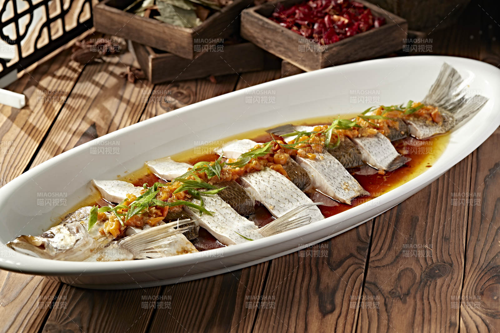 香辣灯笼椒剁椒蒸白鱼图片