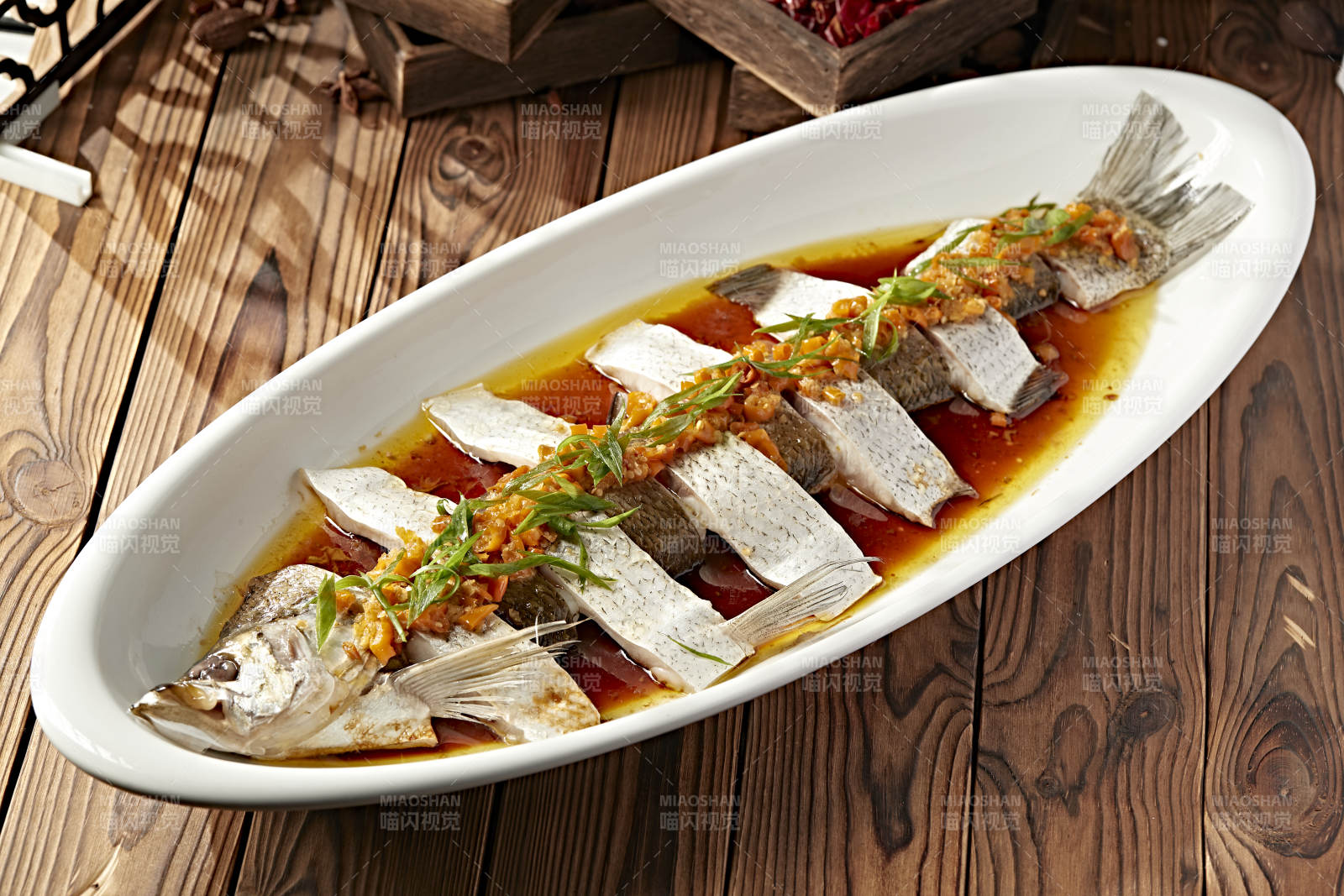 香辣灯笼椒剁椒蒸白鱼图片