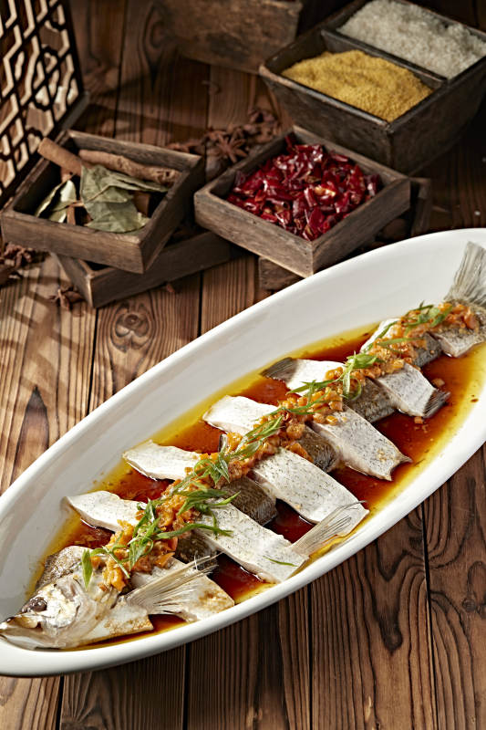 香辣灯笼椒剁椒蒸白鱼图片