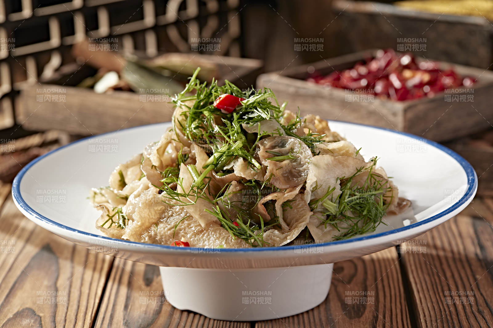 精美小凉菜茴香碎凉拌猪耳菌图片