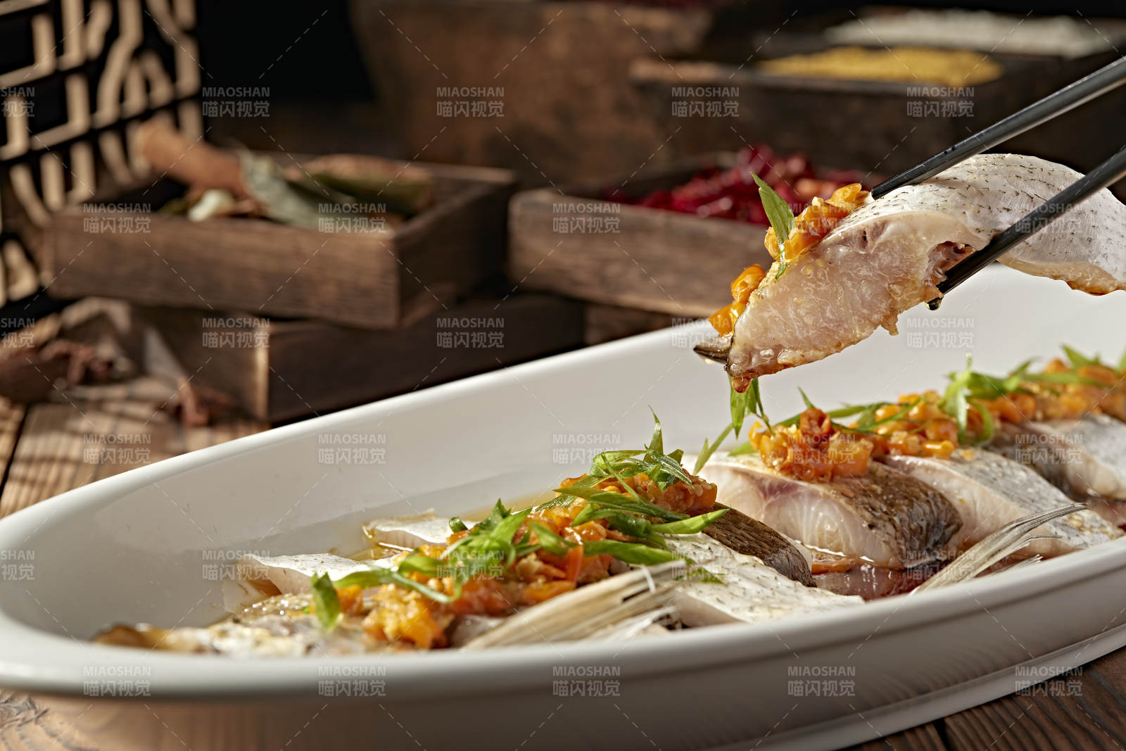 香辣灯笼椒剁椒蒸白鱼图片