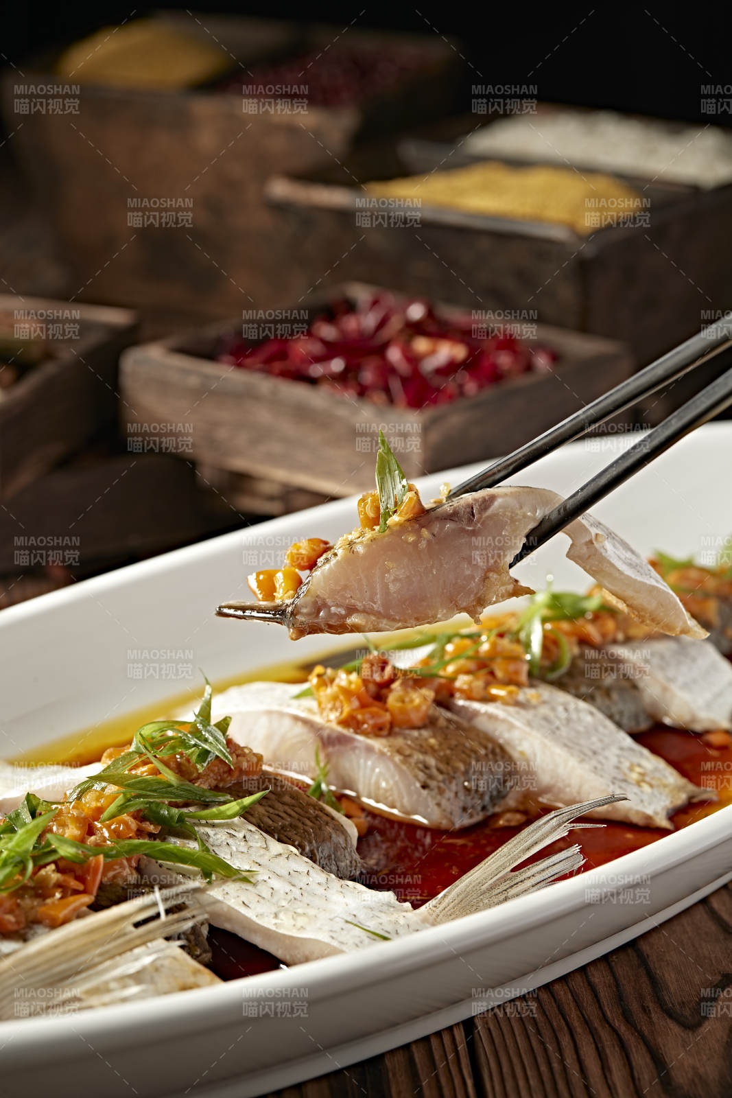 香辣灯笼椒剁椒蒸白鱼图片