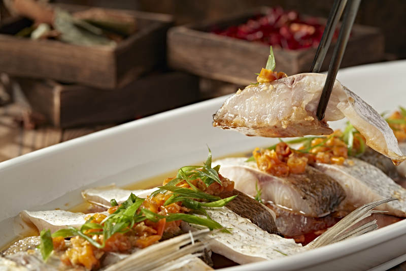 香辣灯笼椒剁椒蒸白鱼图片