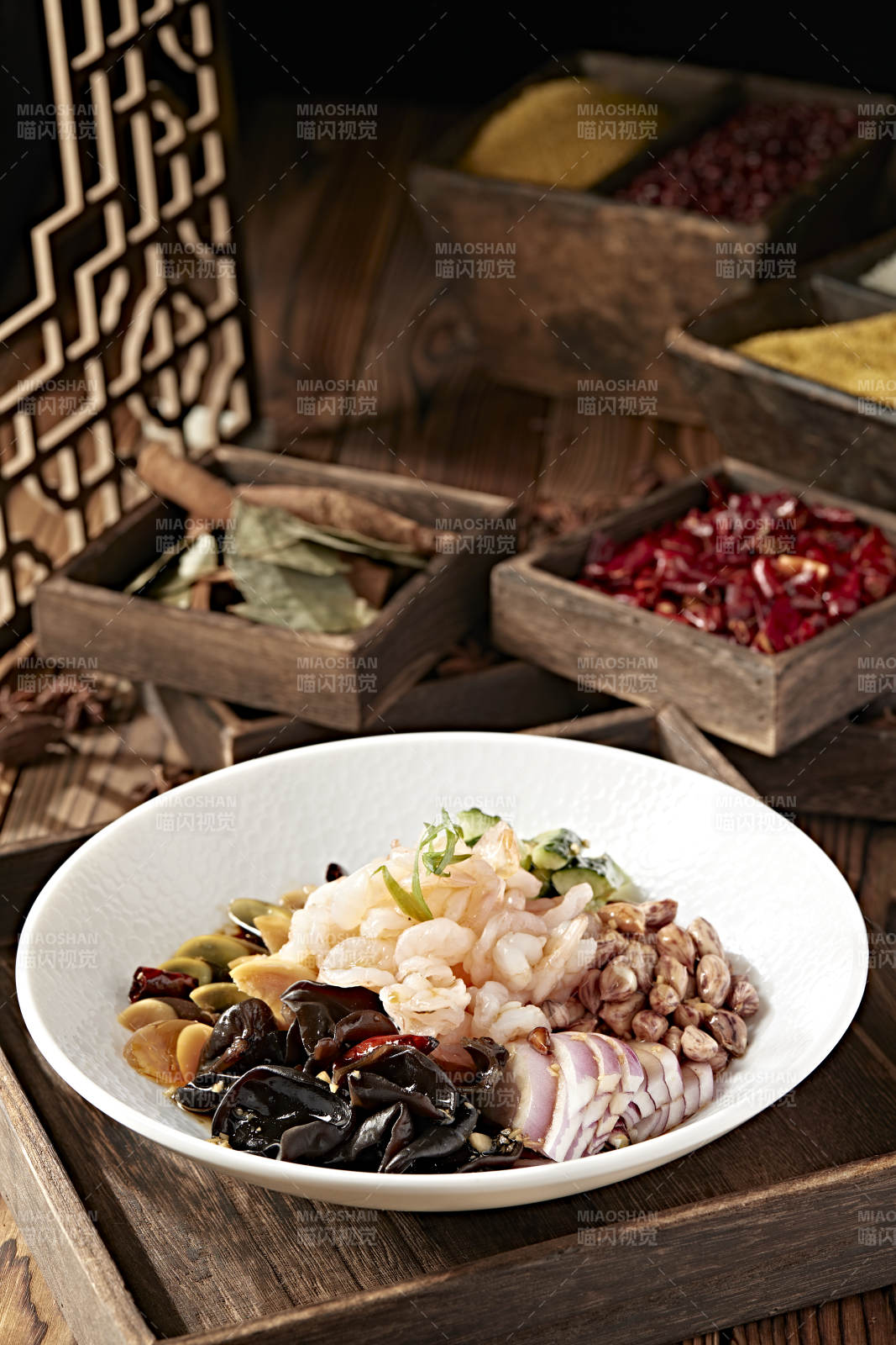 醋腌六样皮蛋黄瓜木耳花生洋葱虾仁图片