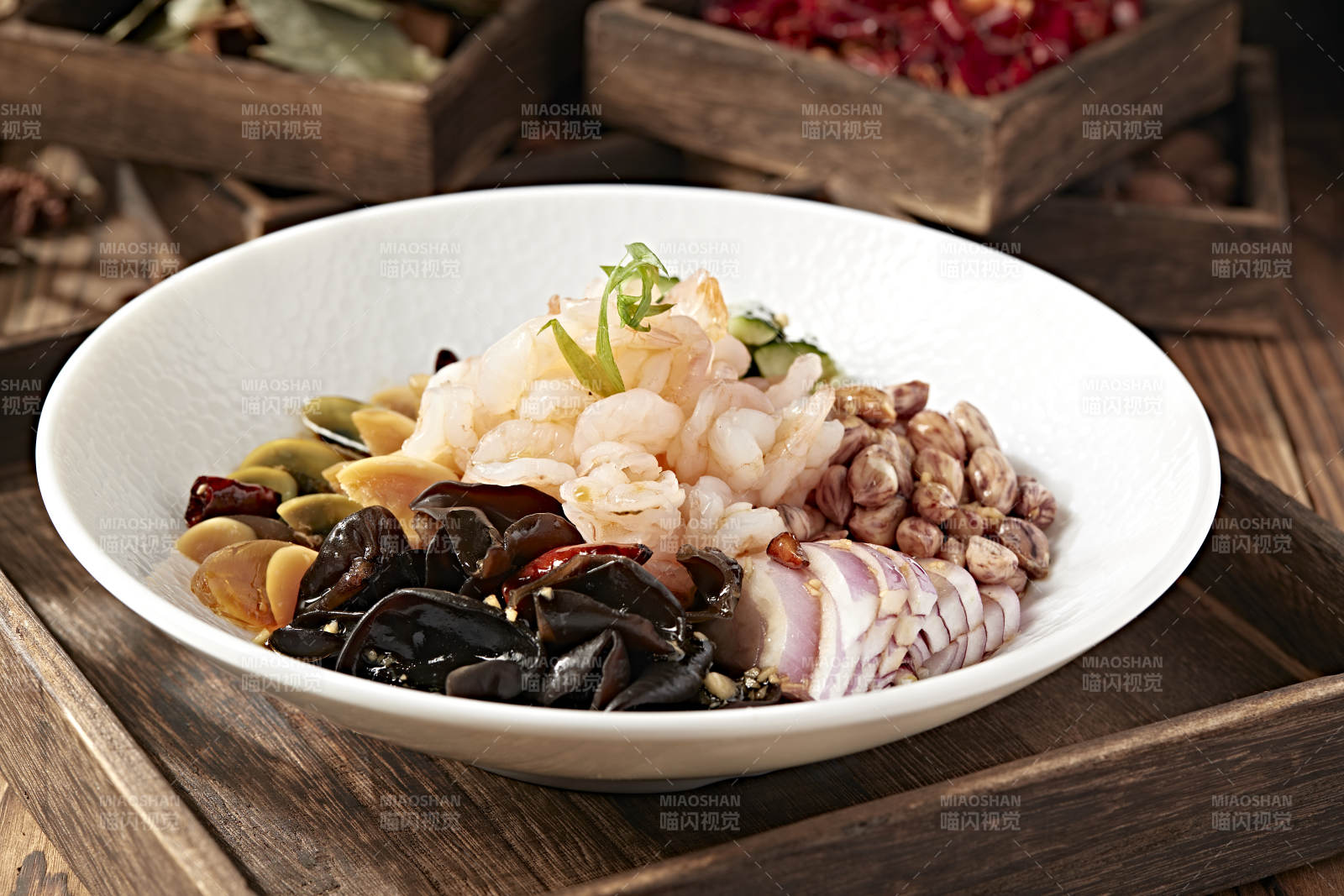 醋腌六样皮蛋黄瓜木耳花生洋葱虾仁图片