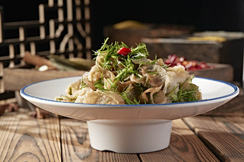 精美小凉菜茴香碎凉拌猪耳菌图片