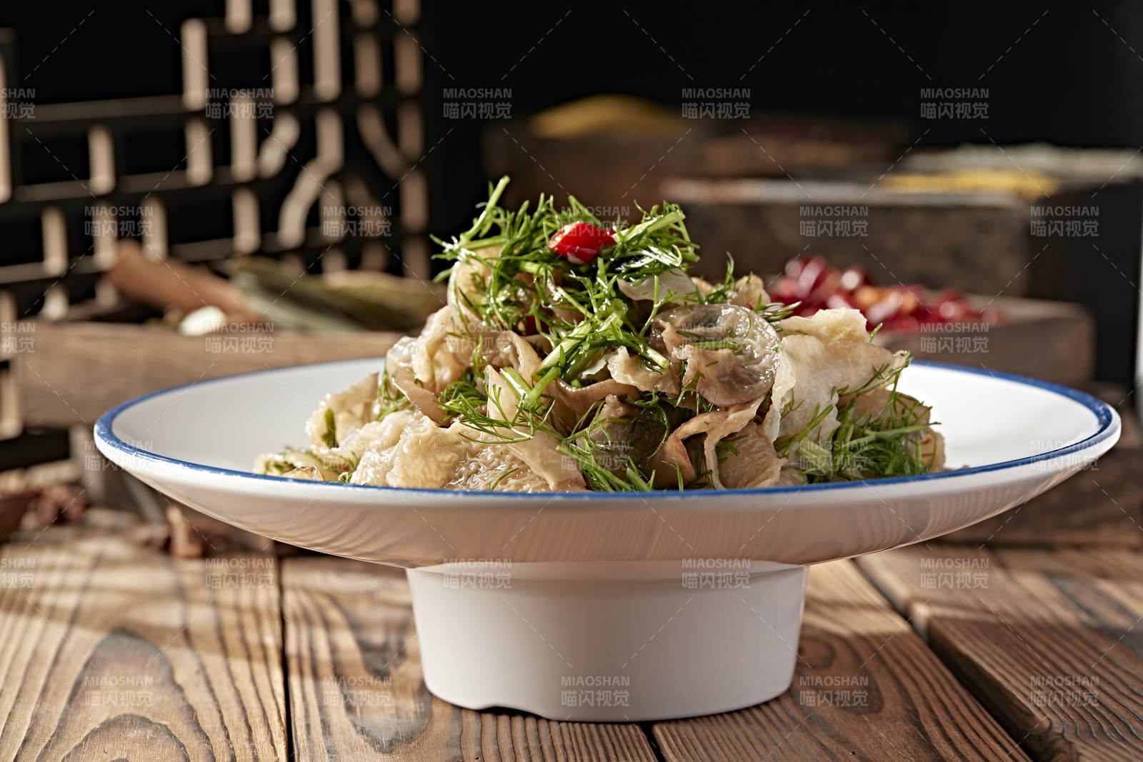 精美小凉菜茴香碎凉拌猪耳菌图片