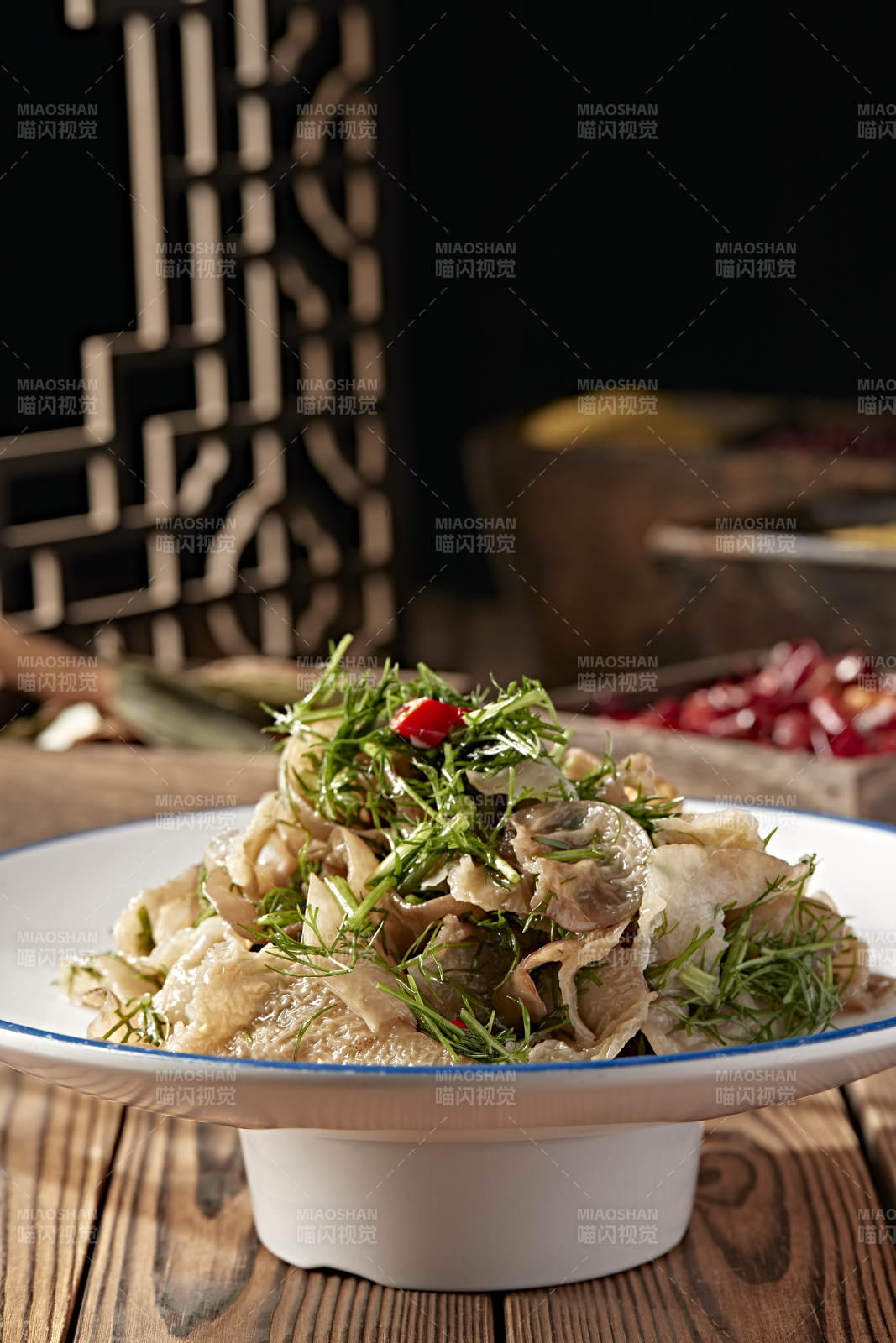 精美小凉菜茴香碎凉拌猪耳菌图片