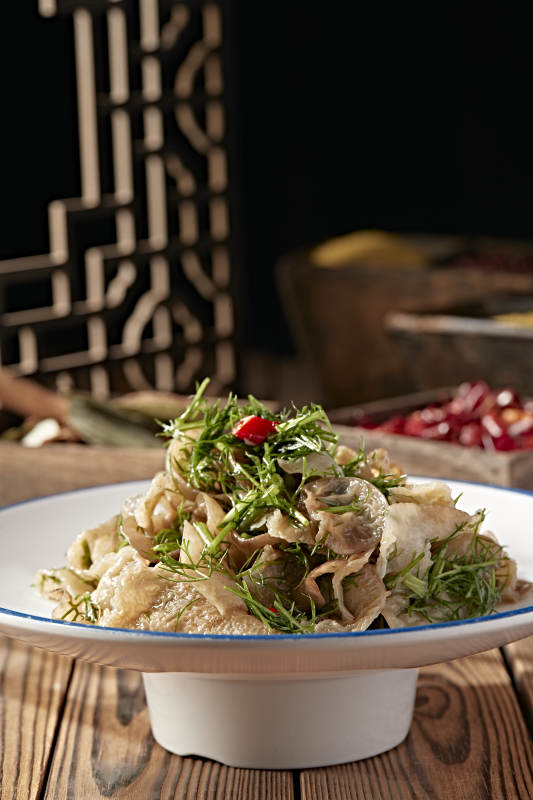 精美小凉菜茴香碎凉拌猪耳菌图片