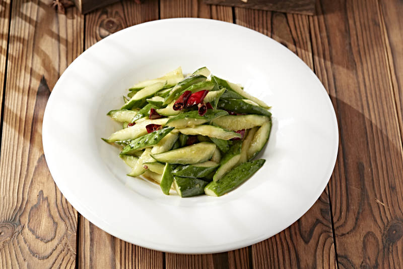 芥末油拌盐水腌黄瓜条图片