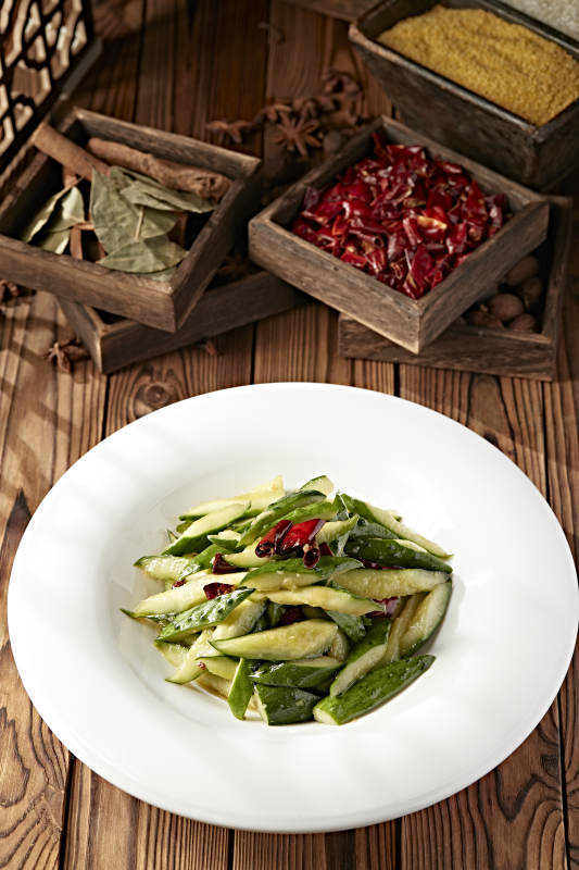 芥末油拌盐水腌黄瓜条图片