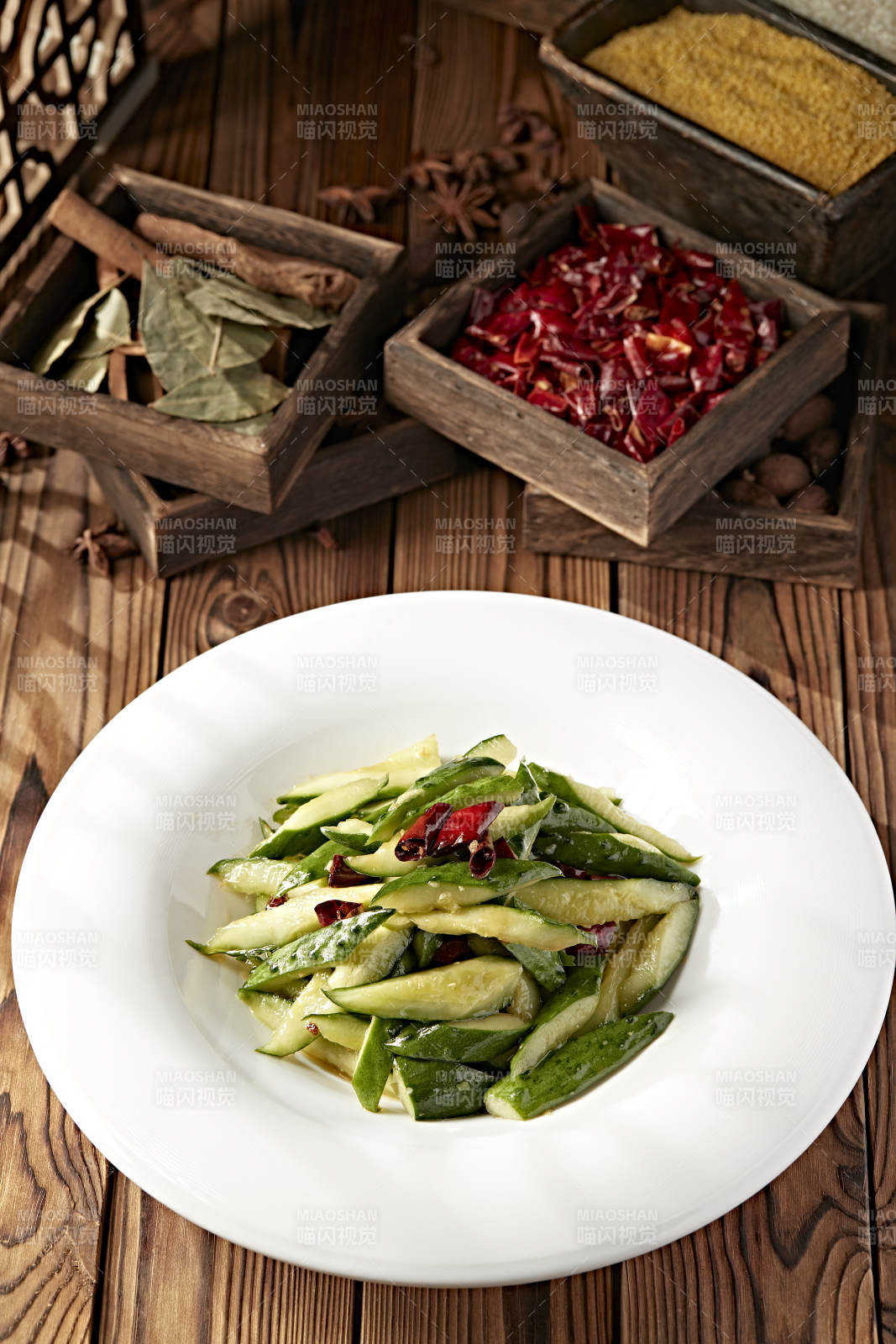 芥末油拌盐水腌黄瓜条图片