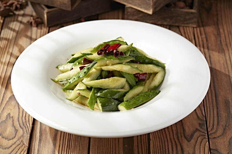 芥末油拌盐水腌黄瓜条图片