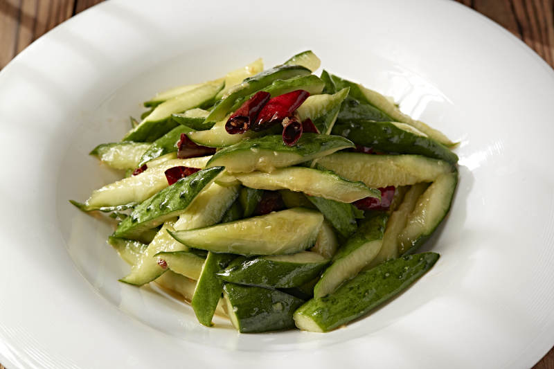 芥末油拌盐水腌黄瓜条图片