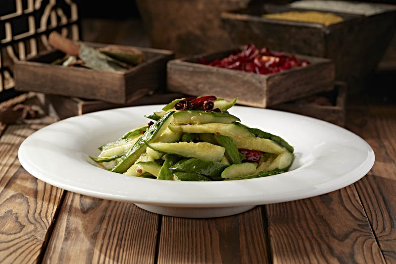 芥末油拌盐水腌黄瓜条图片