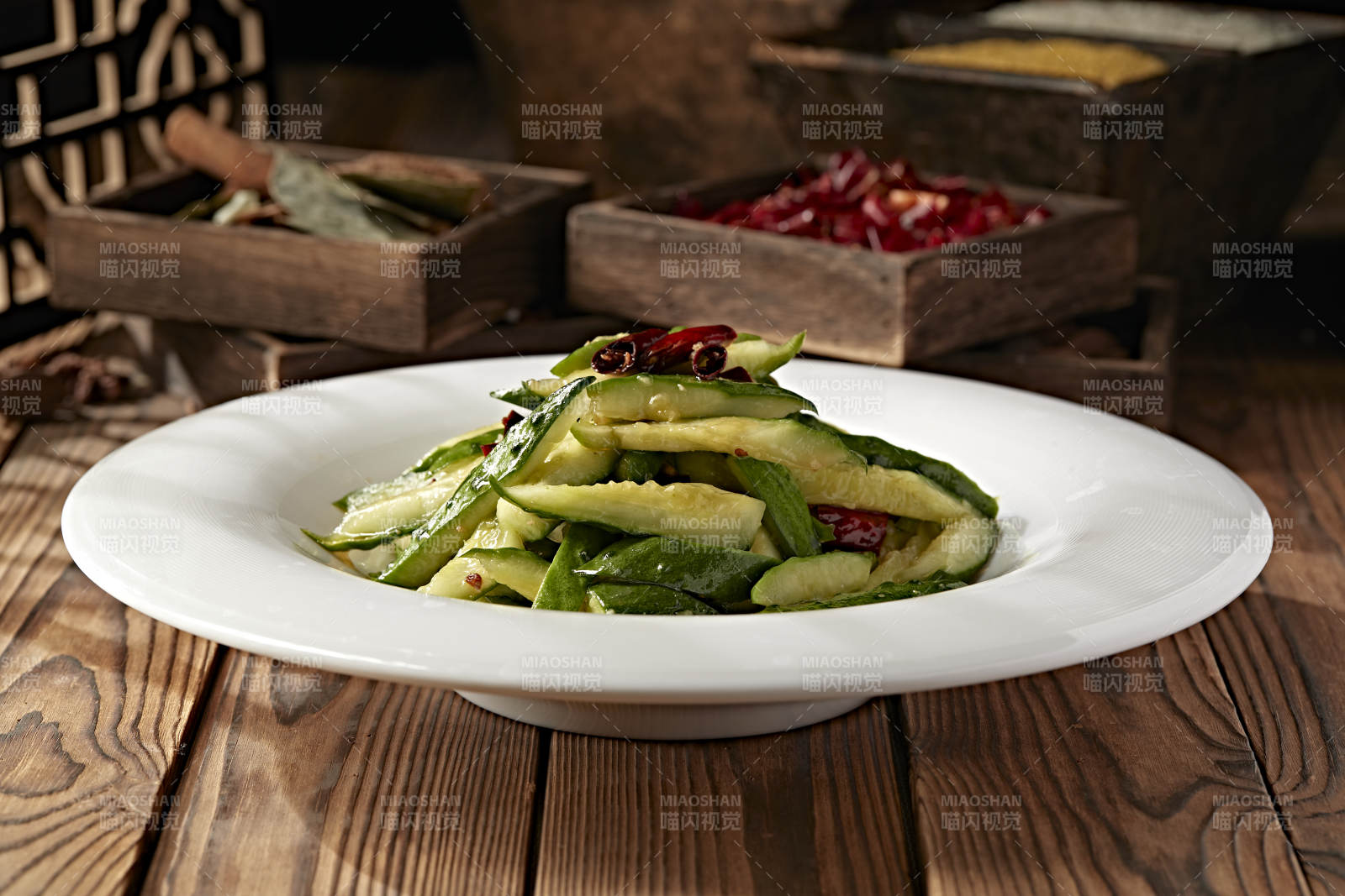 芥末油拌盐水腌黄瓜条图片