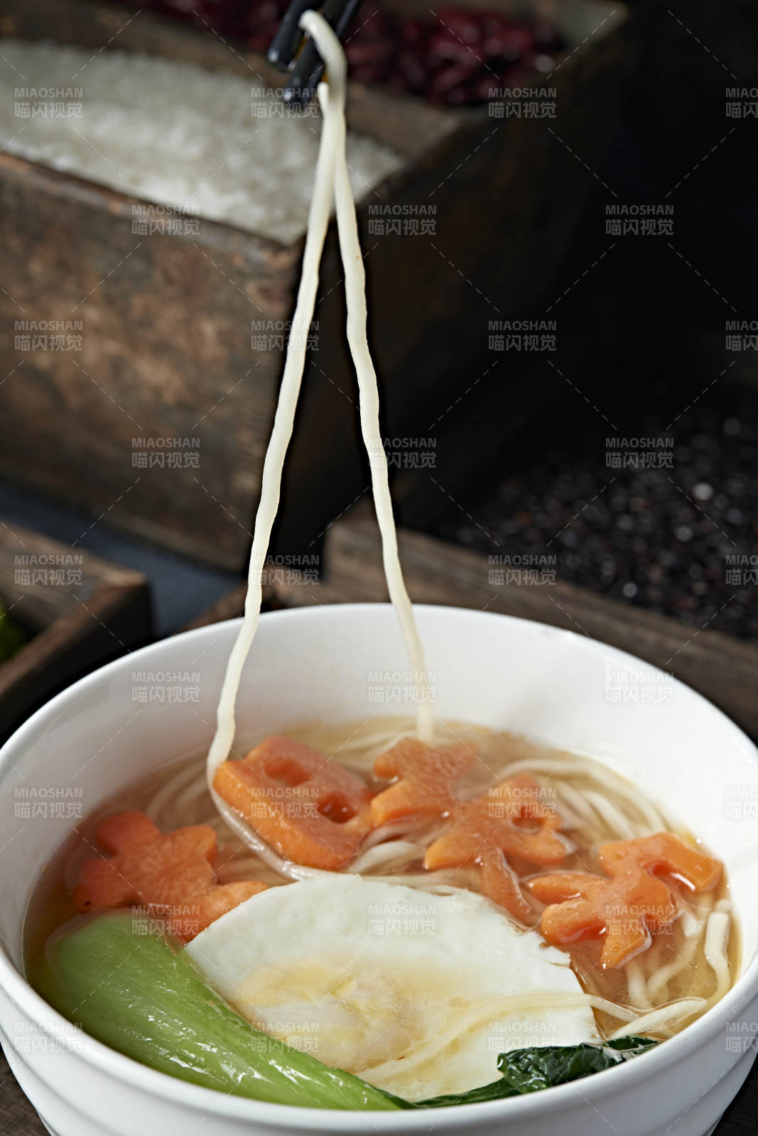 一碗长寿面生日面图片