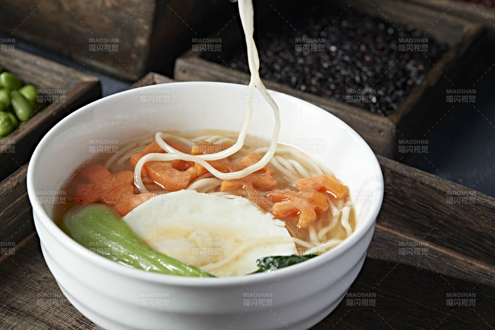 一碗长寿面生日面图片