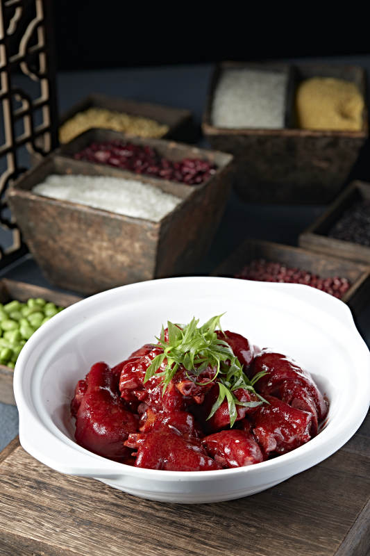 美味砂锅毛氏红烧猪蹄块图片