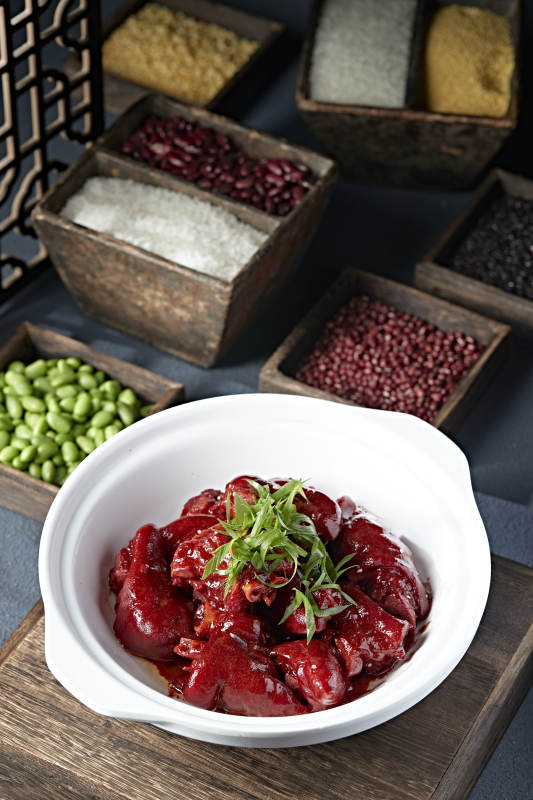 美味砂锅毛氏红烧猪蹄块图片