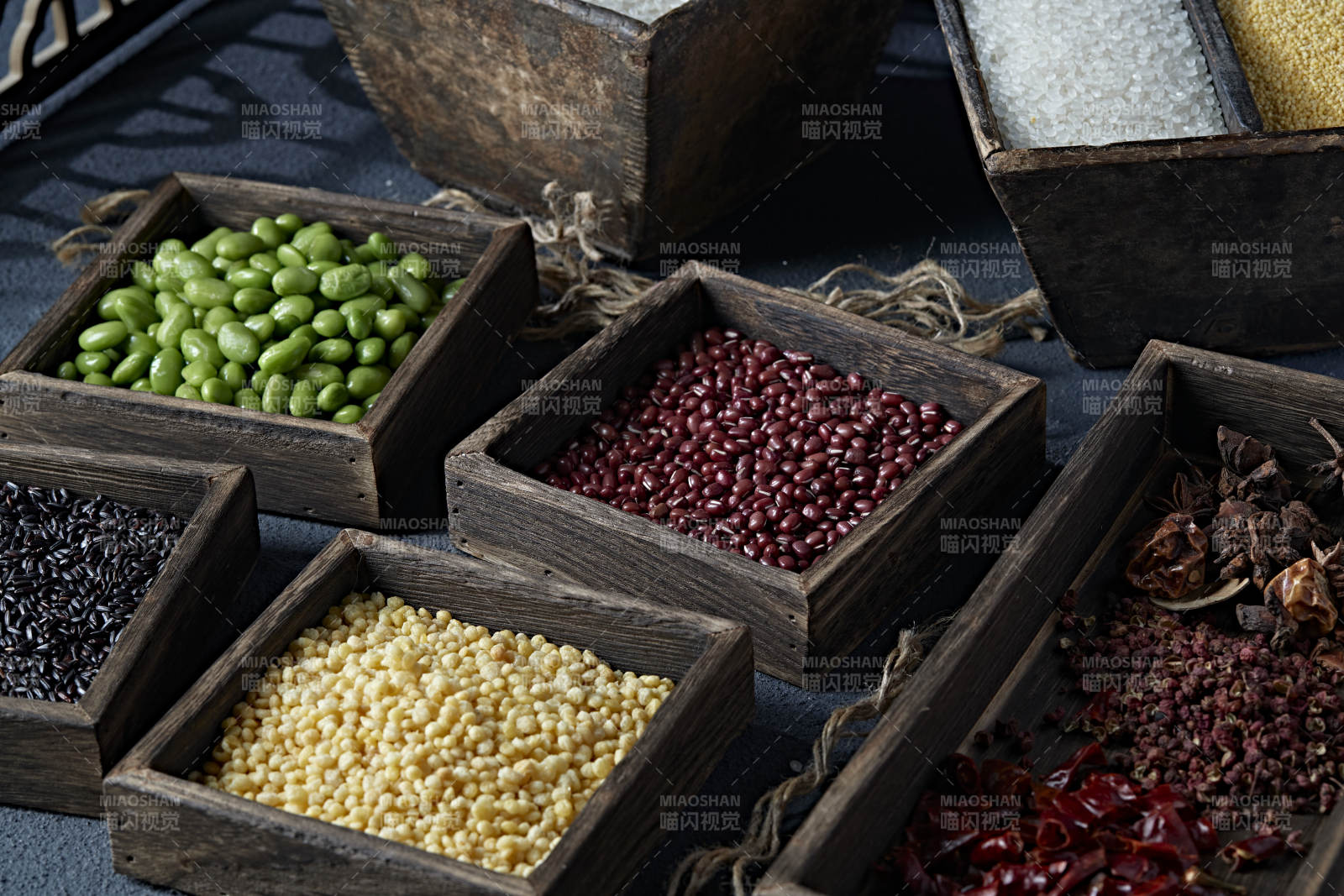 五谷杂粮及常用中餐调料组合图片