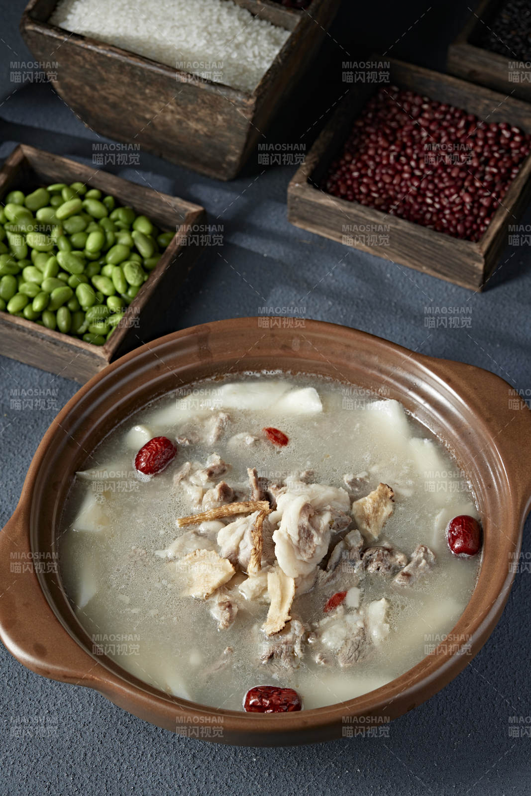 冬季滋补石锅山药枸杞党参红枣炖羊排图片