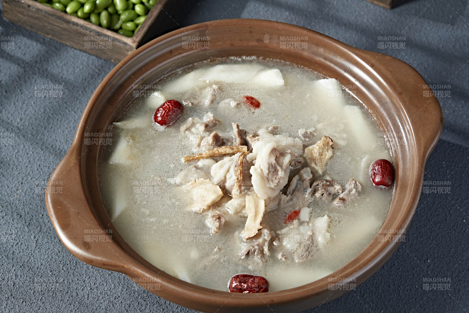 冬季滋补石锅山药枸杞党参红枣炖羊排图片