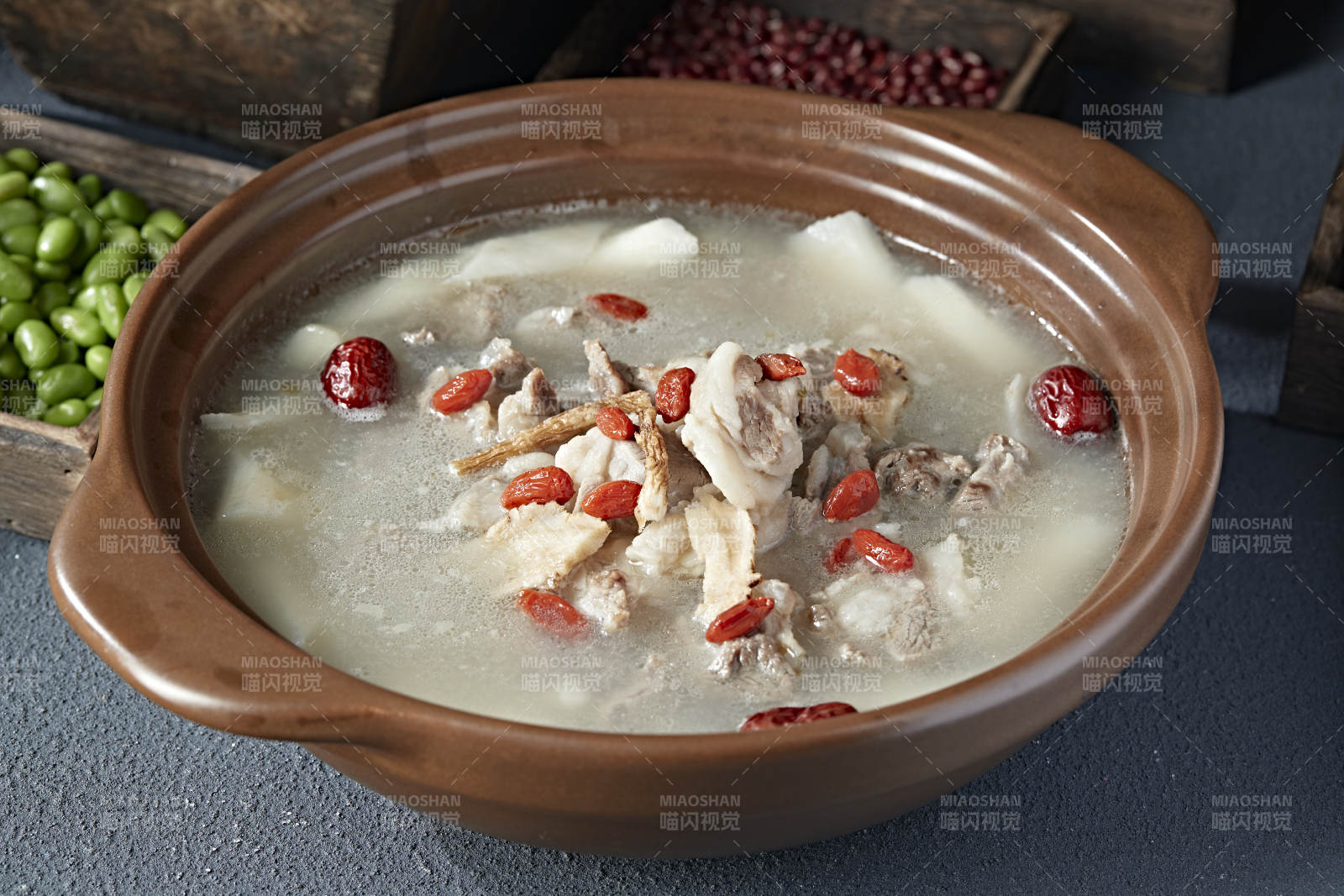 冬季滋补石锅山药枸杞党参红枣炖羊排图片