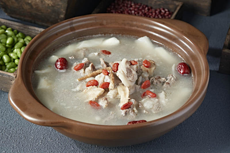 冬季滋补石锅山药枸杞党参红枣炖羊排图片