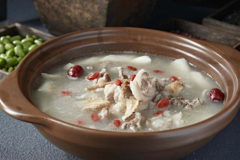 冬季滋补石锅山药枸杞党参红枣炖羊排图片