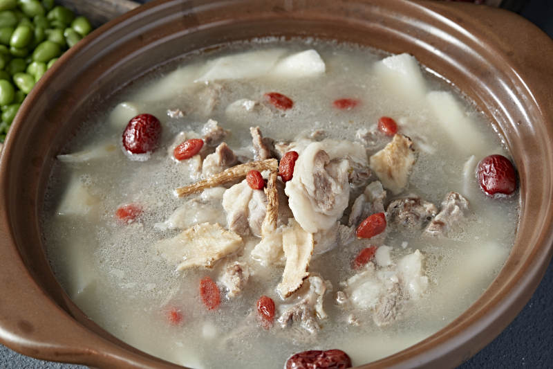 冬季滋补石锅山药枸杞党参红枣炖羊排图片