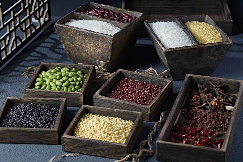 五谷杂粮及常用中餐调料组合图片