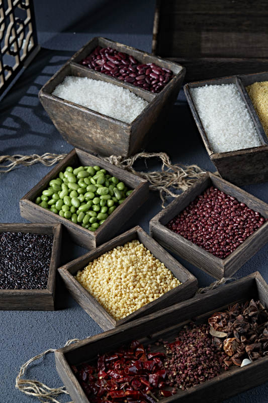 五谷杂粮及常用中餐调料组合图片