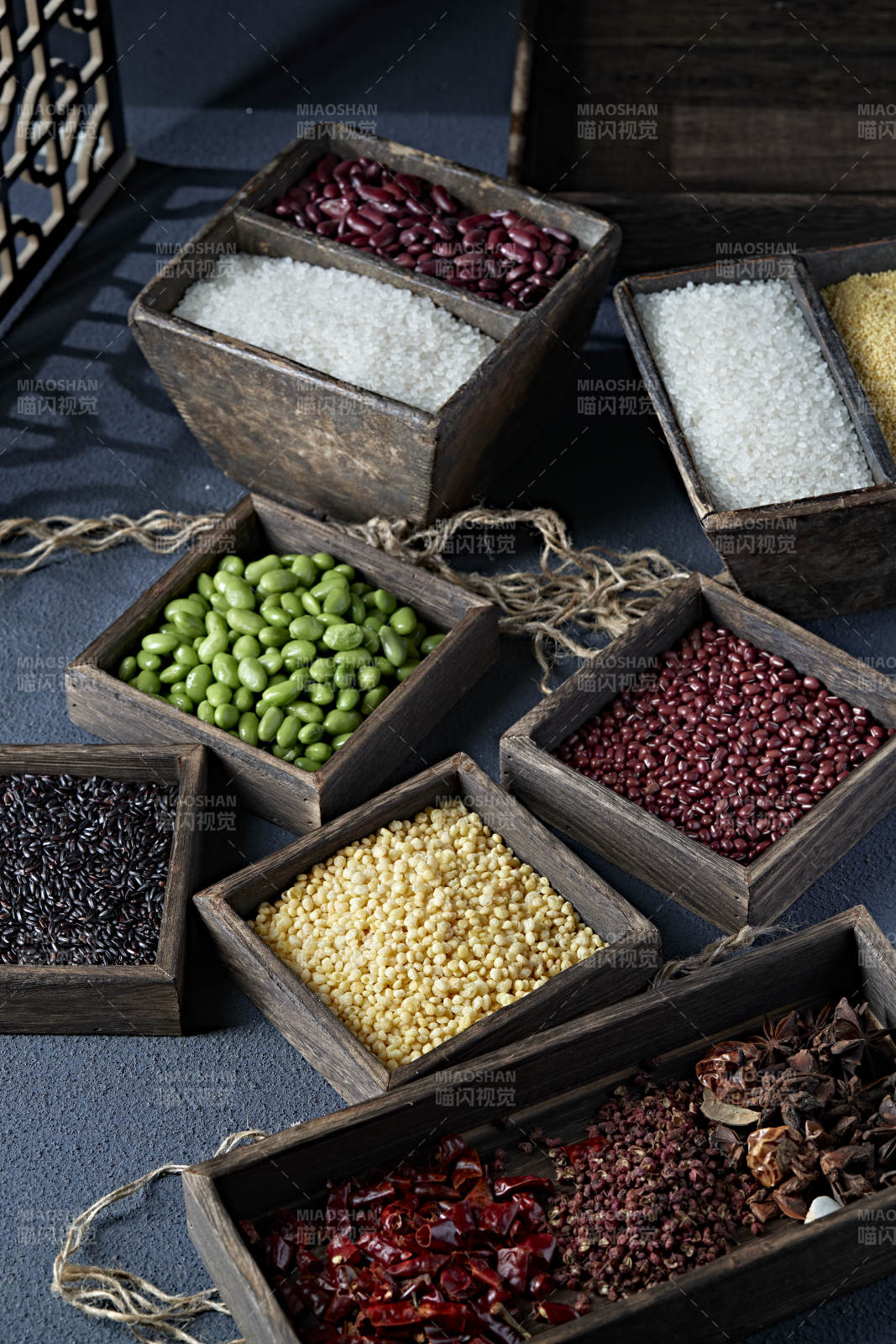 五谷杂粮及常用中餐调料组合图片