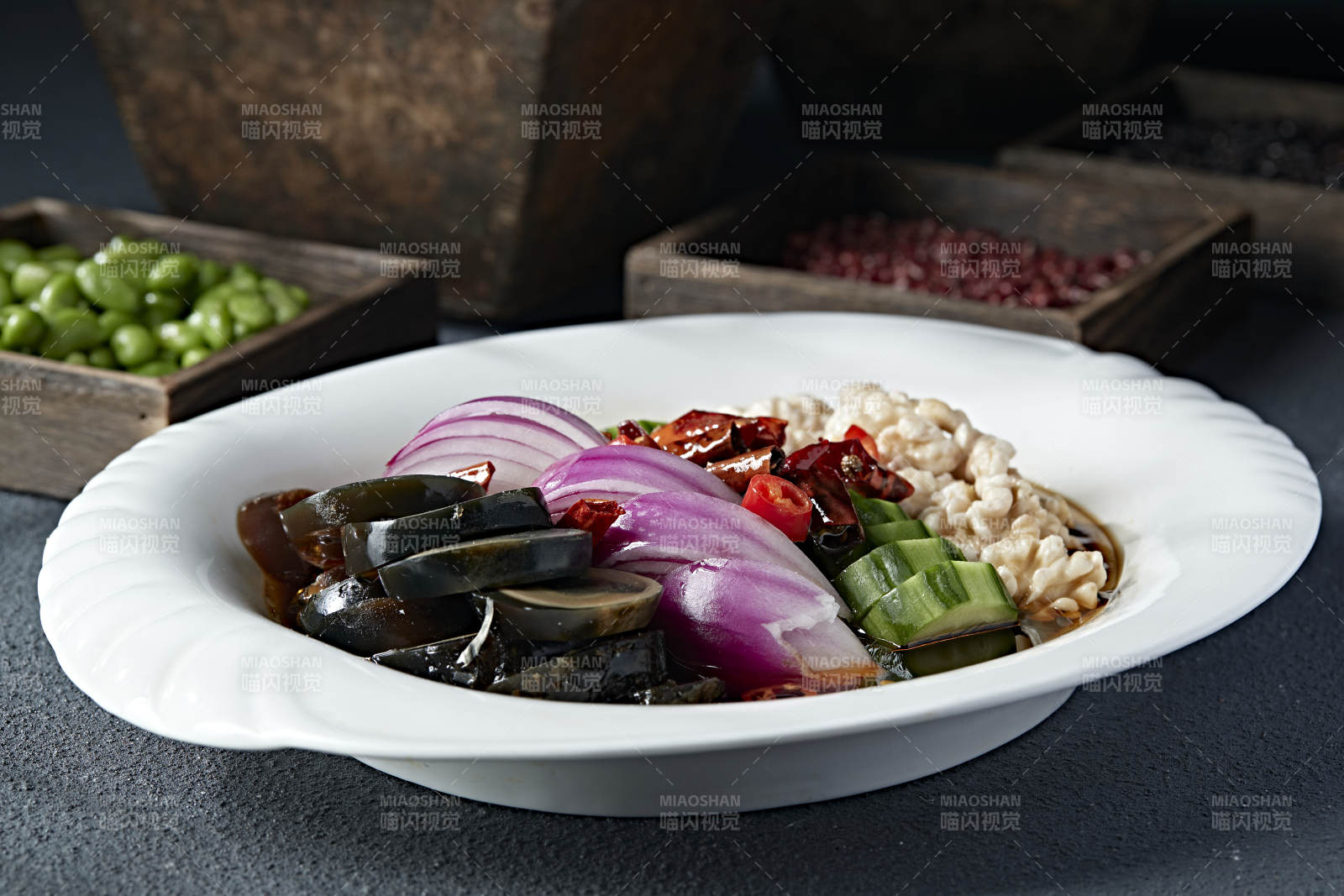 精美小凉菜老醋拌四样花瓜洋葱桃仁皮蛋图片