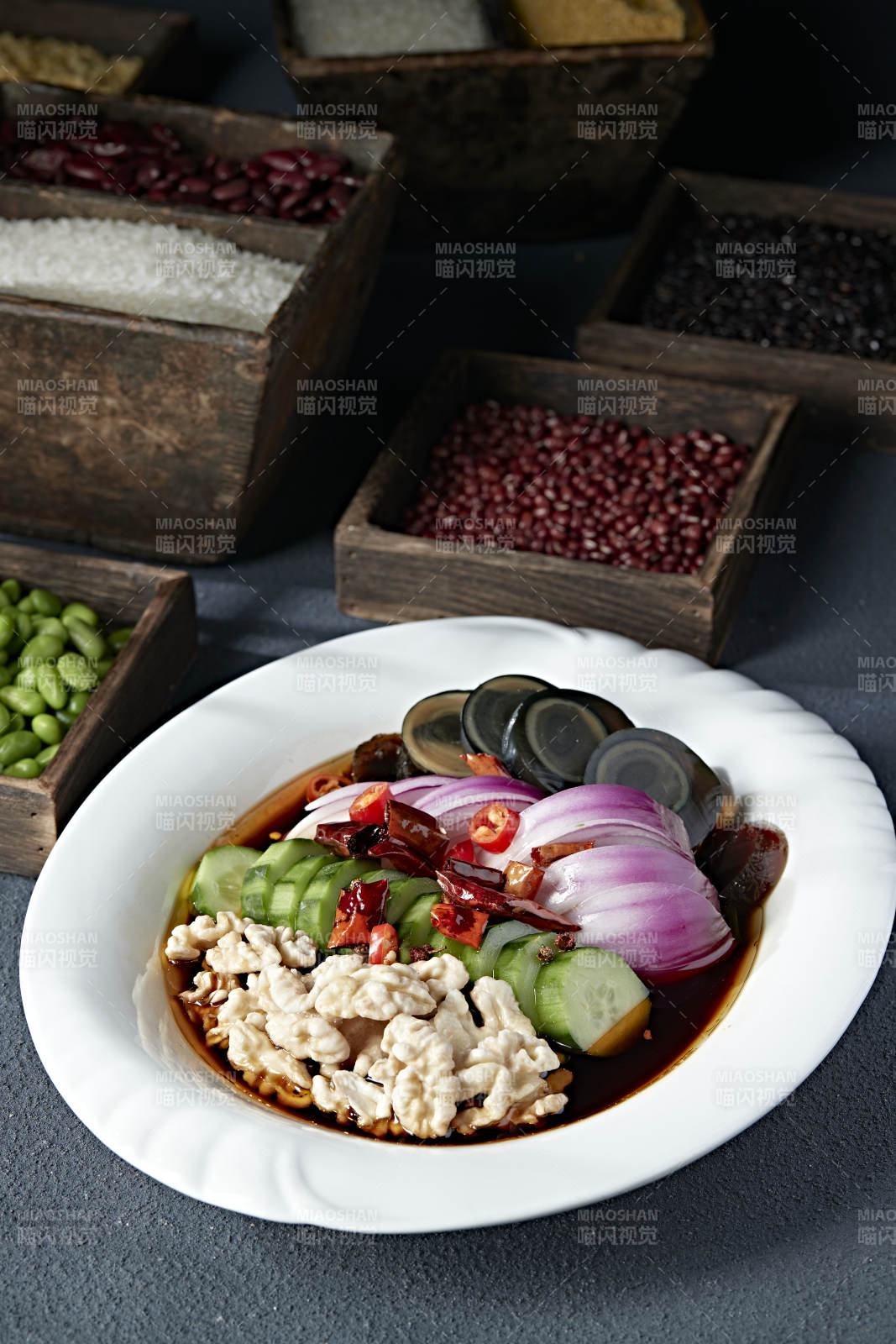 精美小凉菜老醋拌四样花瓜洋葱桃仁皮蛋图片