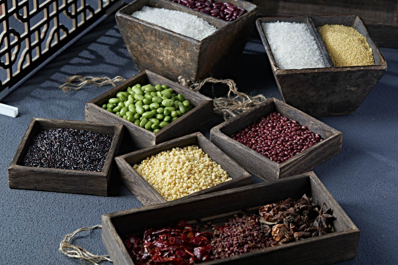 五谷杂粮及常用中餐调料组合图片