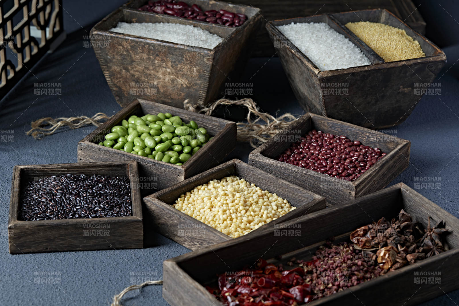 五谷杂粮及常用中餐调料组合图片