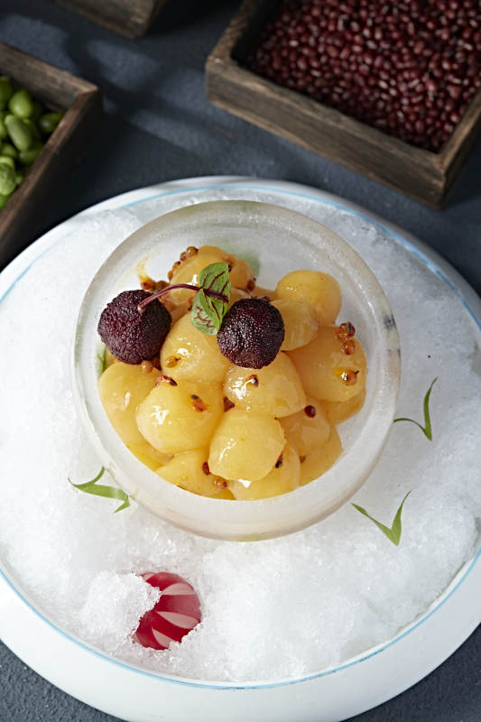 精美凉菜冰镇杨梅果沙棘雪梨图片