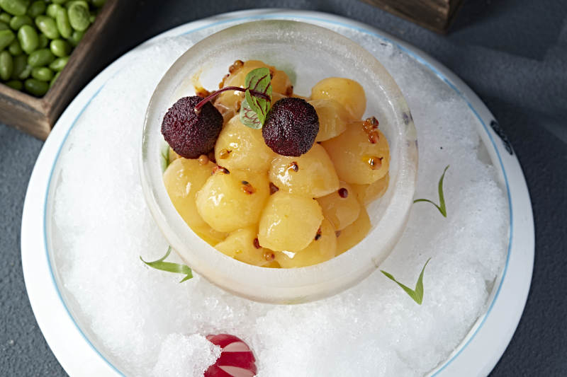 精美凉菜冰镇杨梅果沙棘雪梨图片