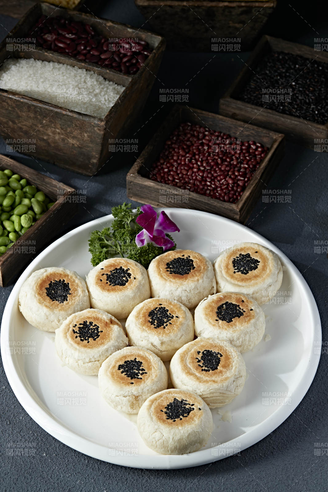 香烤肉馅黑芝麻酥皮饼图片