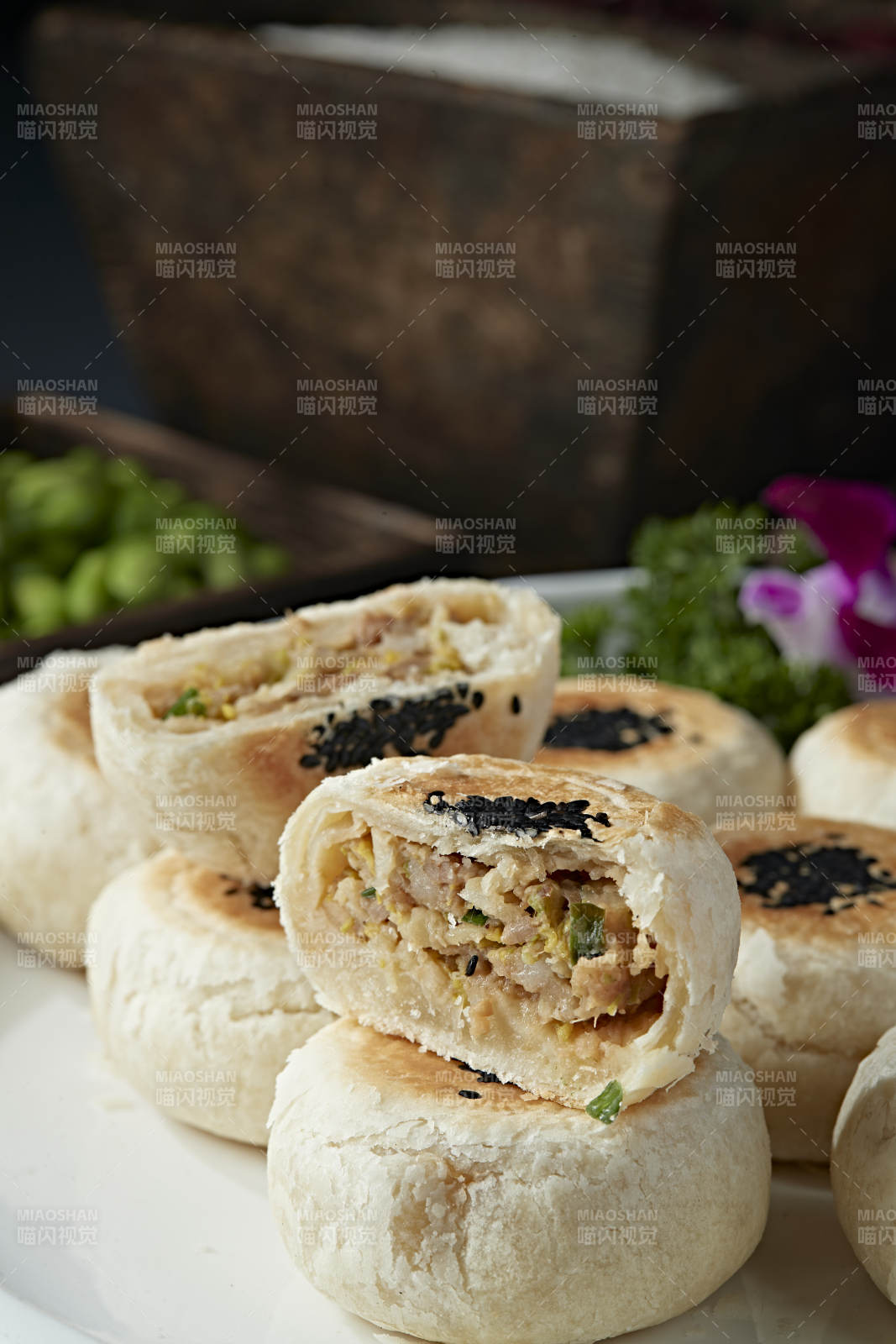 香烤肉馅黑芝麻酥皮饼图片