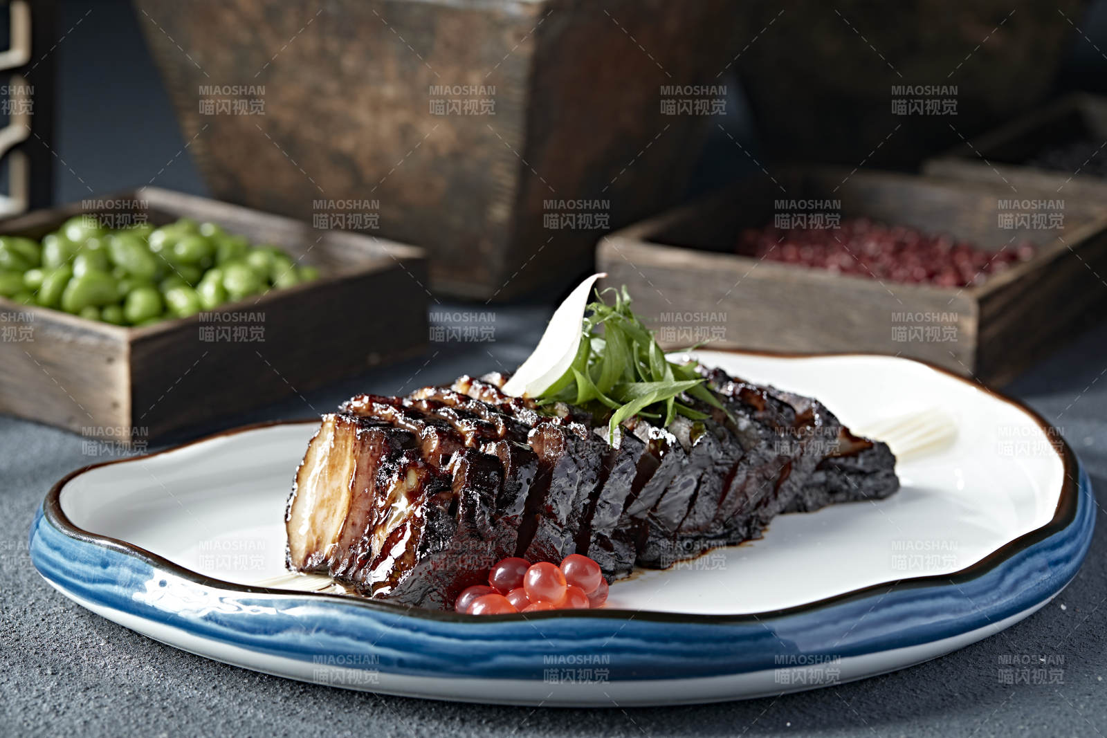 广式美味黑叉烧肉图片