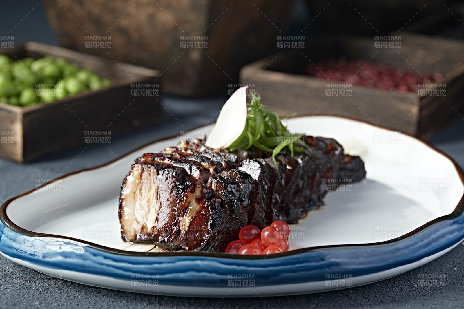 广式美味黑叉烧肉图片